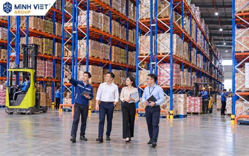 Minh Việt hỗ trợ khách hàng khảo sát kho xưởng thực tế 